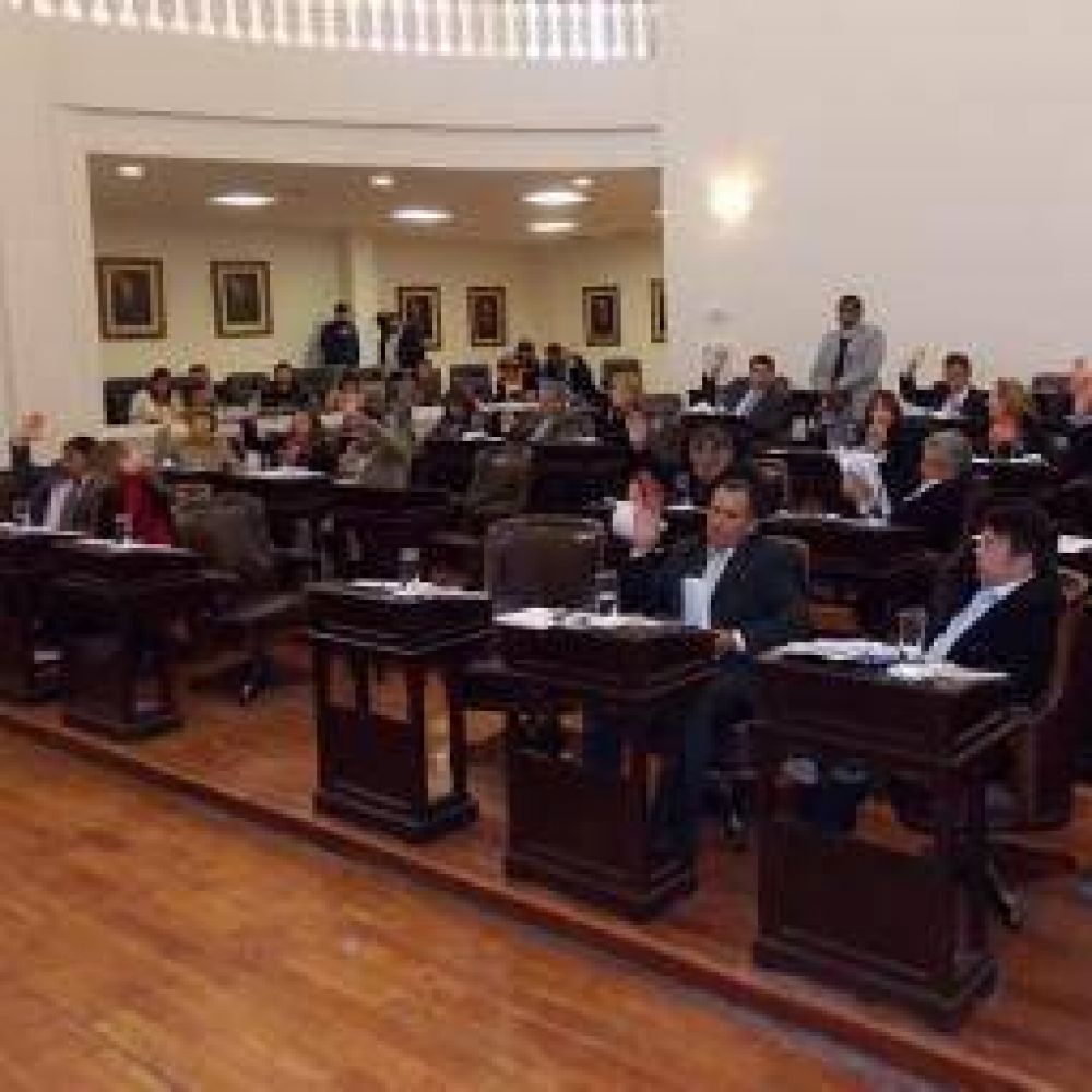 Sesion la Legislatura y se ratific la vigencia del decreto 840
