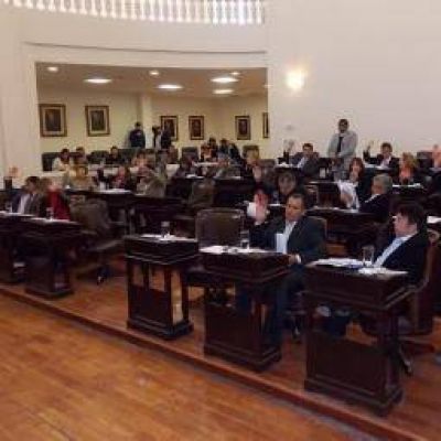 Sesion� la Legislatura y se ratific� la vigencia del decreto 840