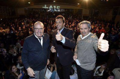 Massa encabez� un acto en San Mart�n junto a Sol� y 