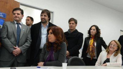 Junto a su hijo M�ximo, la Presidente justific� el uso de la cadena nacional y critic� a la oposici�n