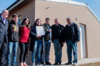 Entreg� las primeras 44 viviendas en el Barrio Las Margaritas