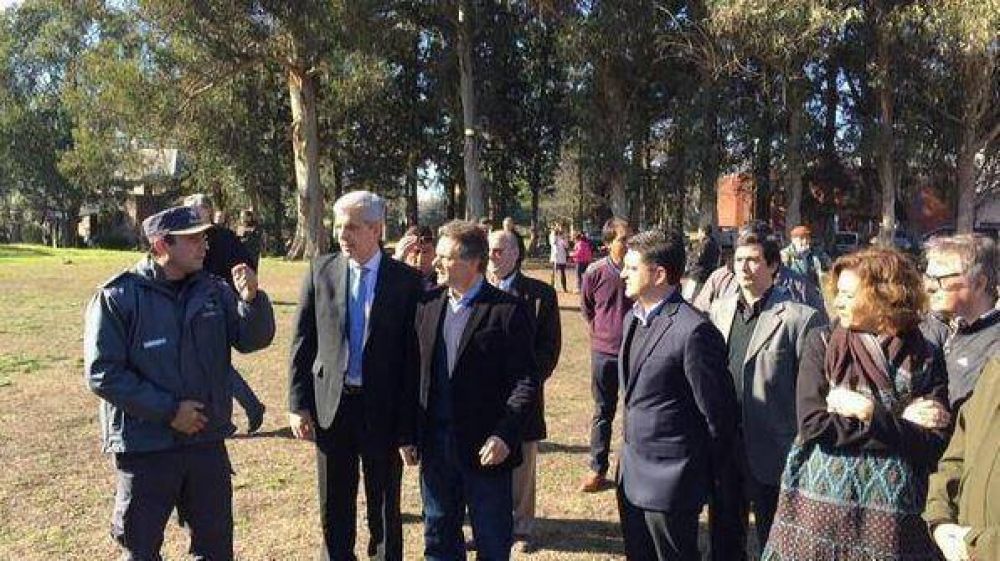 Pulti y Dom�nguez recorrieron la Escuela de Polic�a �Juan Vucetich�