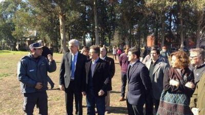 Pulti y Dom�nguez recorrieron la Escuela de Polic�a �Juan Vucetich�