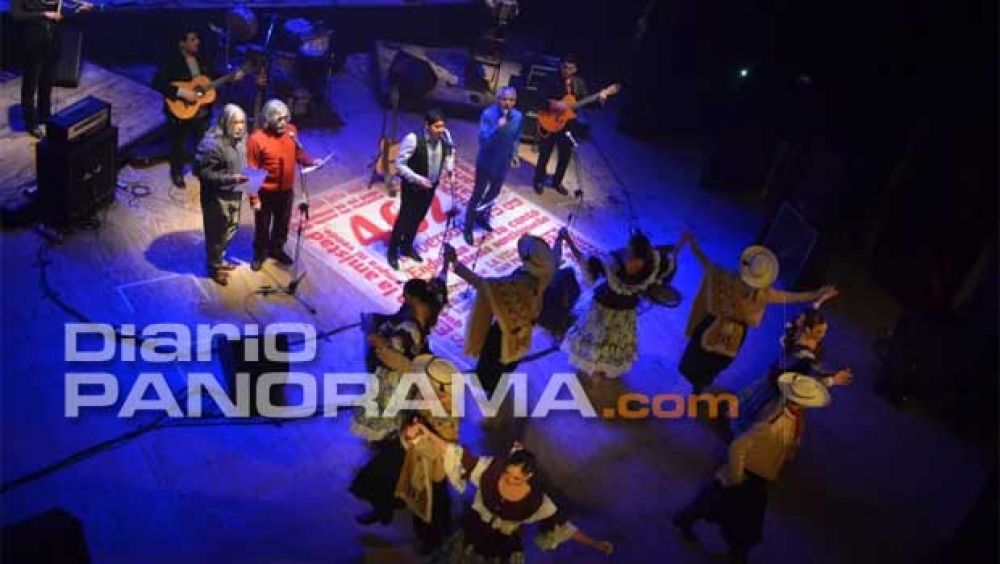 El Teatro 25 de Mayo vivi� su Velada de Gala por el 462� de la Madre de Ciudades