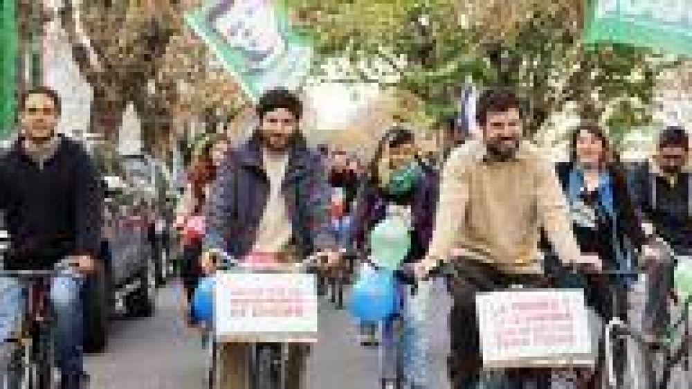 La Plata: Amoretti en bicicleteada de Patria Grande contra 