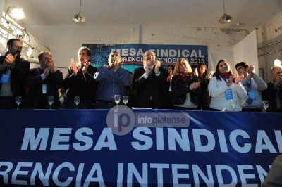 Contundente respaldo pol�tico y sindical a la candidatura de Florencia Saintout 