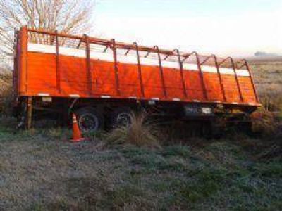 Un acoplado sin control despist� a un auto en la Ruta N� 5