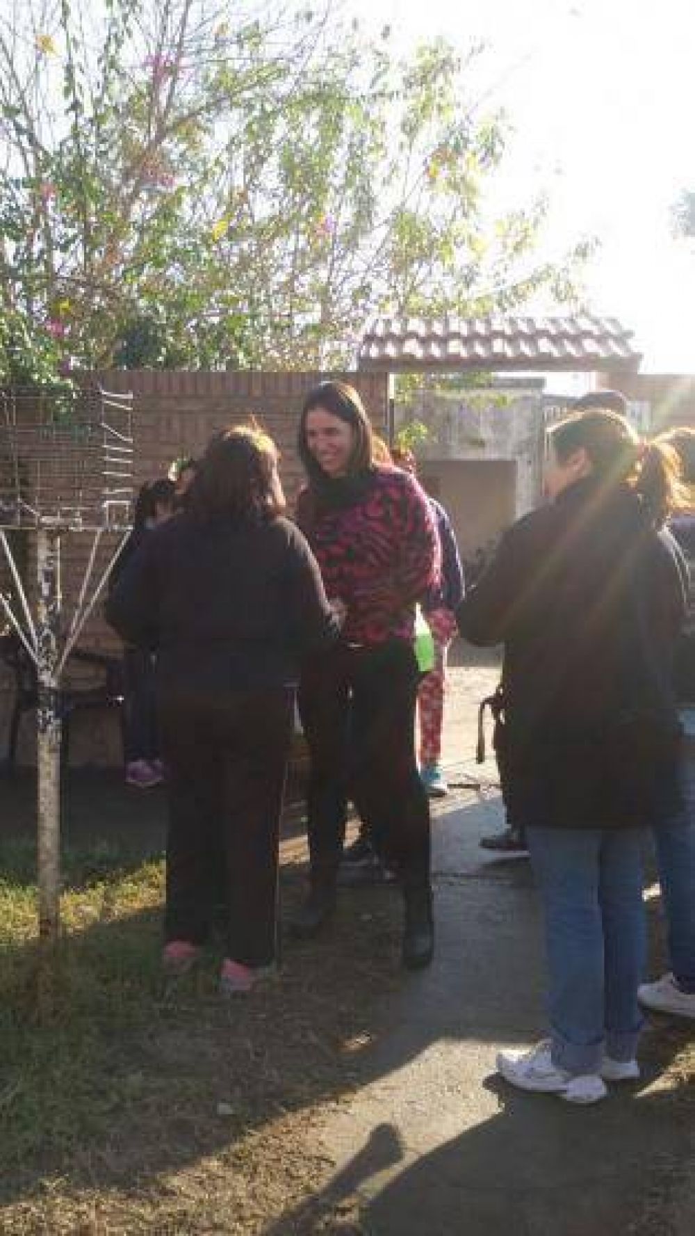 Sarita Alperovich camina como un miembro m�s de la comitiva