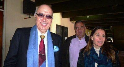 Carlos Antonio Gorosito entreg� un nuevo aporte econ�mico a la Escuela Secundaria N�2