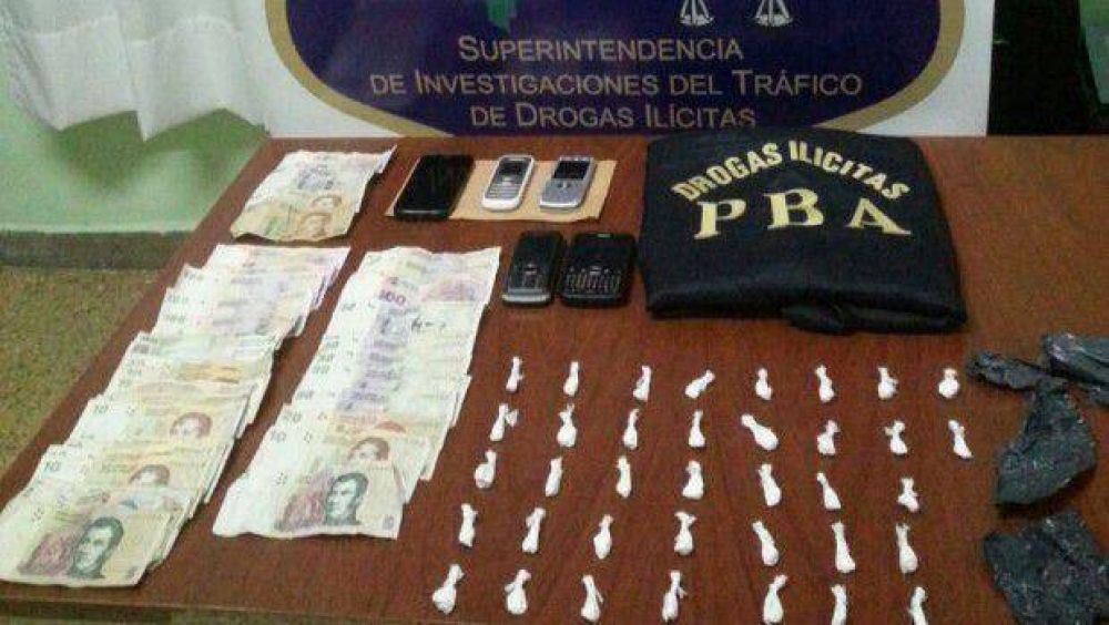 Desbarataron banda que vend�a coca�na en el barrio Libertad: tres detenidos