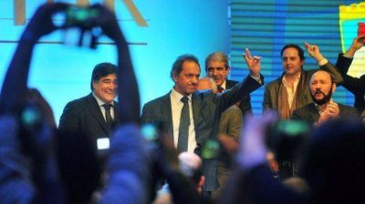 El PJ con Scioli: la sorpresa de Boudou, el faltazo de La C�mpora y la foto que Macri no tiene