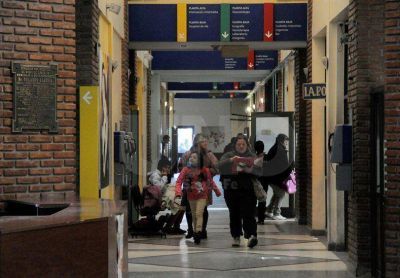 El nene de 5 a�os internado en el hospital de Ni�os con 116 kilos ya baj� dos y medio