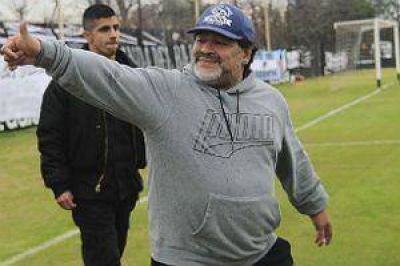 Maradona intim� a Claudia para que le devuelva sus bienes en 72 horas