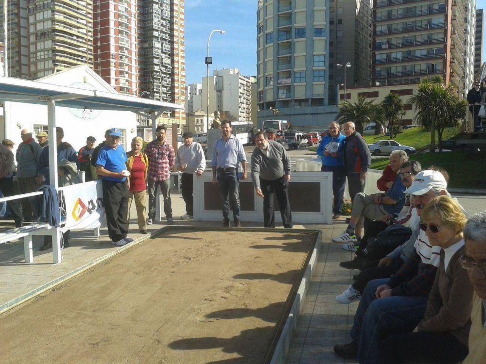 Al� recorre el centro y los barrios de la ciudad