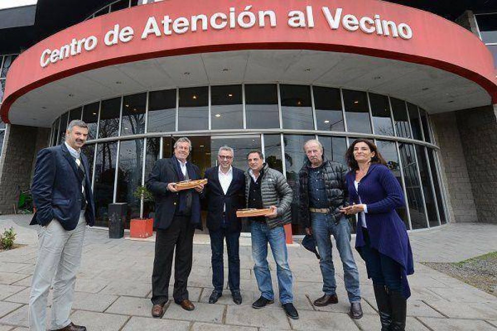 Julio Zamora recibi� en Tigre al Intendente de Maldonado, Uruguay