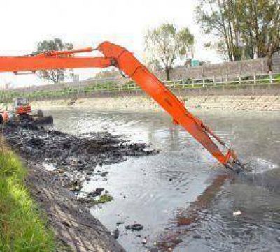 Contin�a la limpieza en el arroyo San Francisco en Bernal
