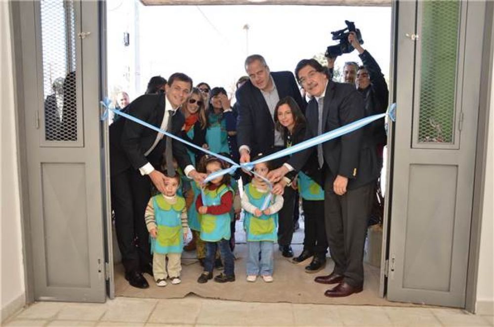Se inaugur� el nuevo Jard�n Maternal �El reino del Rev�s�