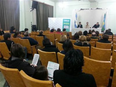 Reuni�n con vecinos de los barrios Los Tilos, Los Troncos y Jard�n