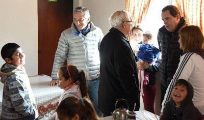 Vitale y Eseverri visitaron la Capilla Inmaculada del barrio Coronel Dorrego