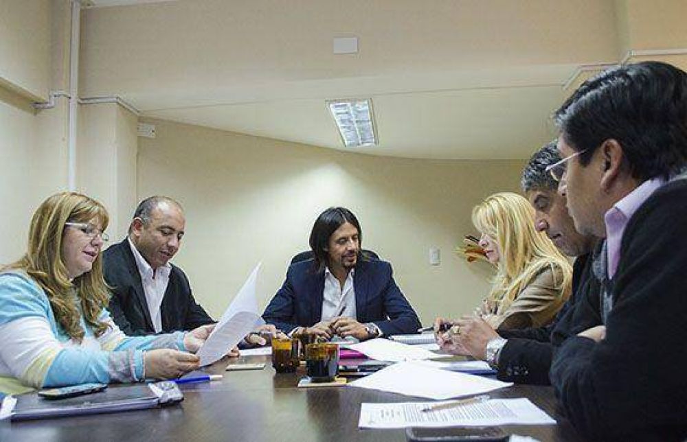 Docentes acordaron en paritarias un nuevo aumento en el salario y en las asignaciones