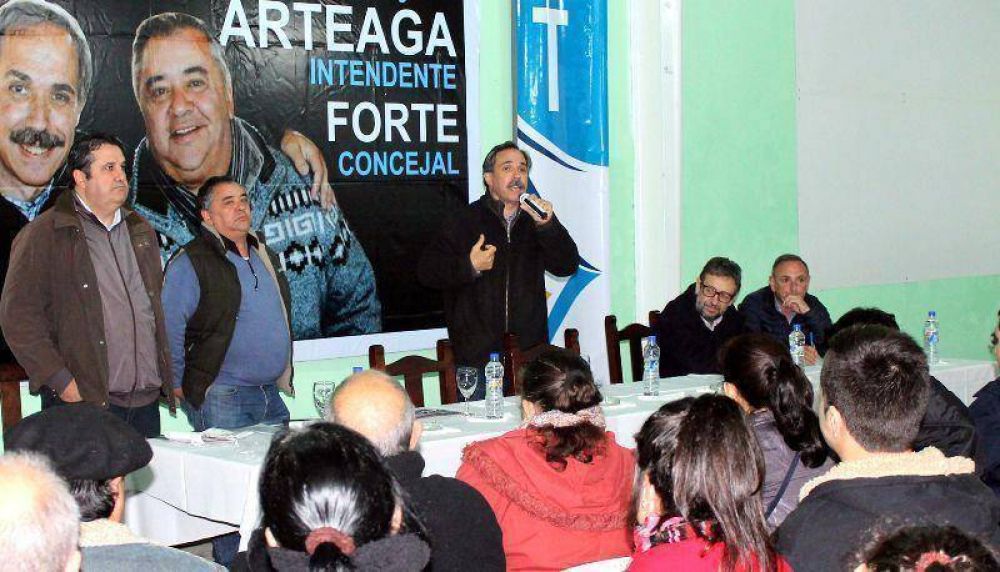 Arteaga junt� a los 260 responsables de edificios y ya tiene los fiscales para la elecci�n