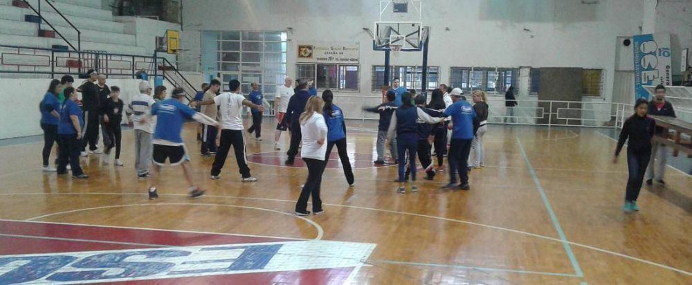 Finaliz� exitosamente la primera edici�n del a�o de �B�squet para ciegos� en Paran� 
