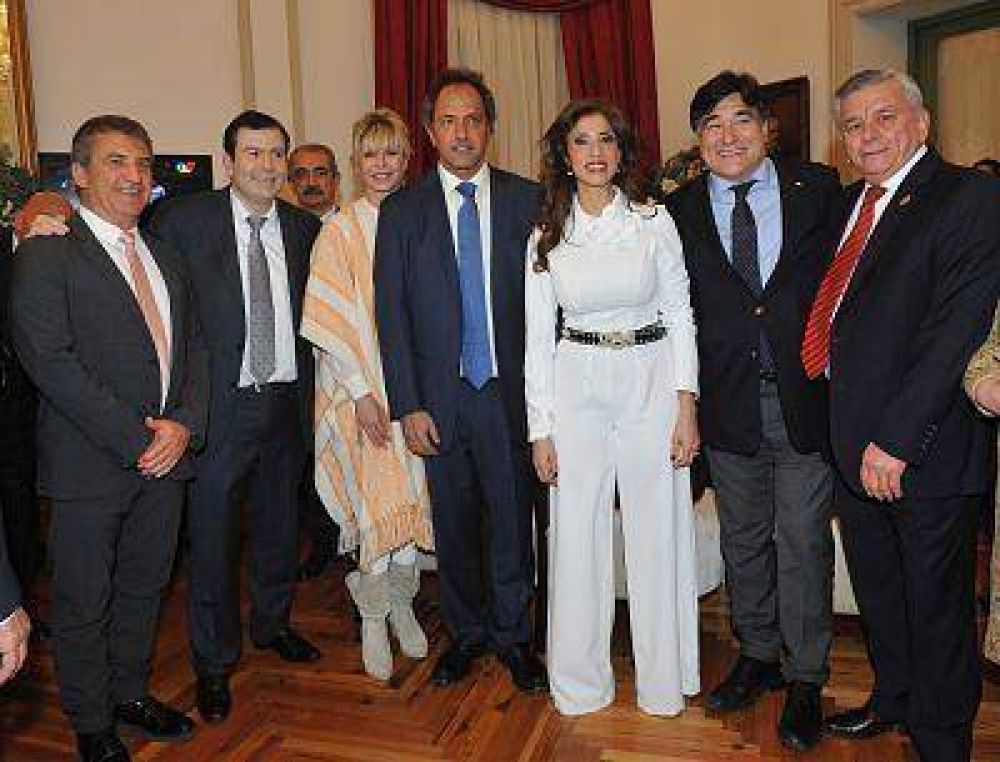 Invitado por Scioli, Urribarri particip� de los festejos en Santiago del Estero 