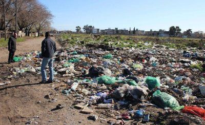 Denuncian la existencia de un basural frente a una escuela