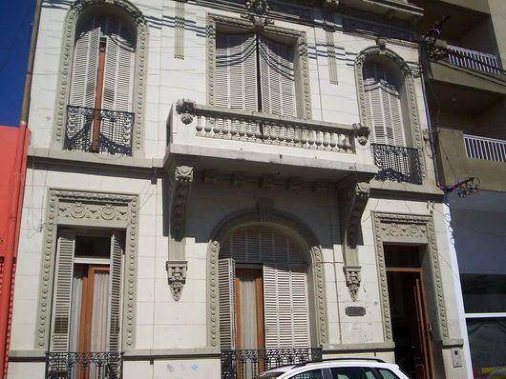 Estatales emplazan al gobierno por aumento y pago de sueldos  
