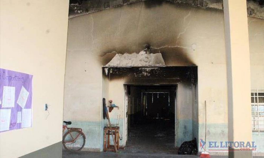 Tras el receso, reinician las clases y contin�an las refacciones en los colegios incendiados