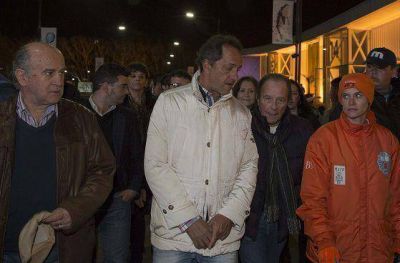 Scioli visit� DiverTecno junto a Parrilli y el 