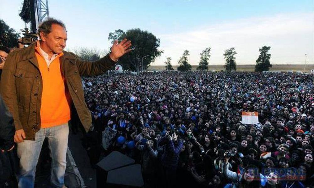 Paso: llega Daniel Scioli y esperan por Del Ca�o, De Gennaro y Stolbizer