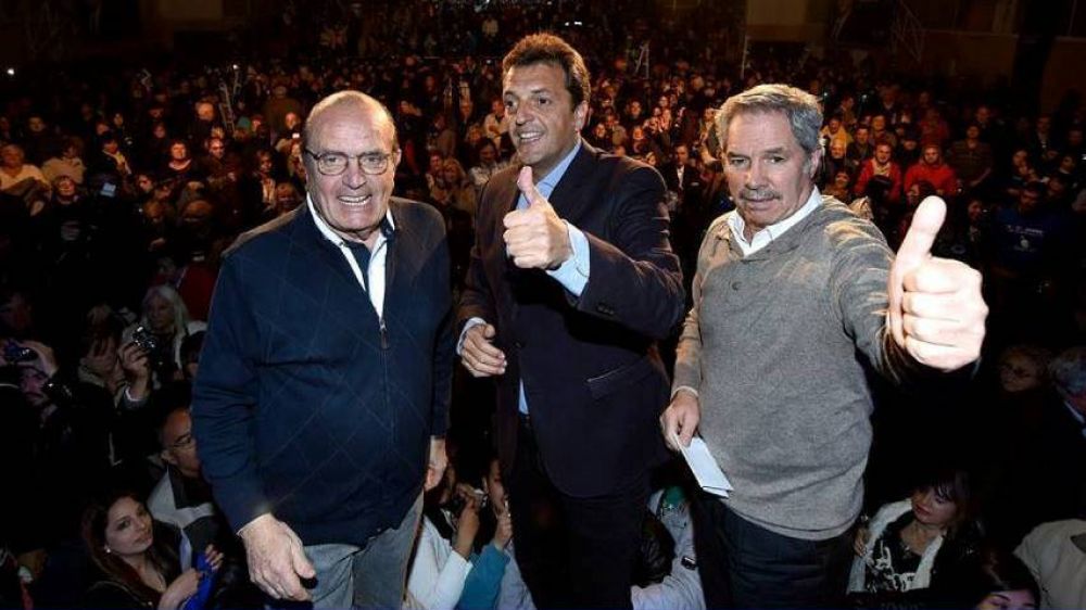 Sergio Massa present� la lista de �Tato� Brown junto a Felipe Sol�