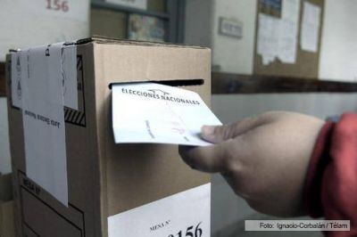 Tres encuestas anticipan un triunfo del FpV en las primarias y las generales