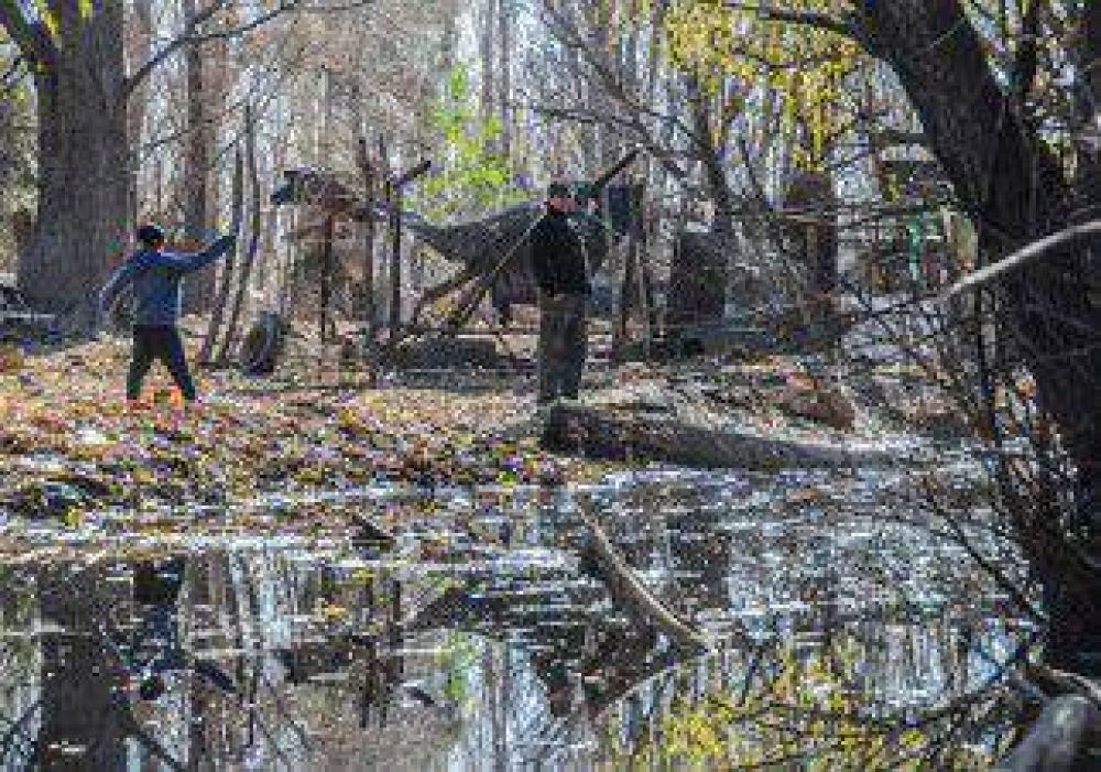 Hay 37 familias en riesgo por la gran crecida del Limay 