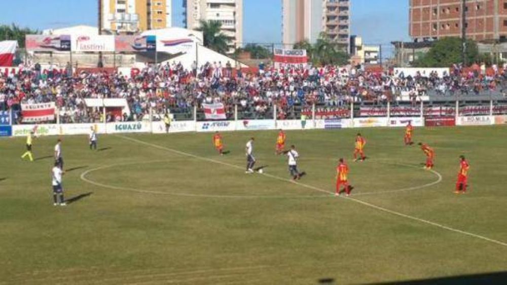 Guaran� peg� al principio y al final y gan� en Villa Sarita