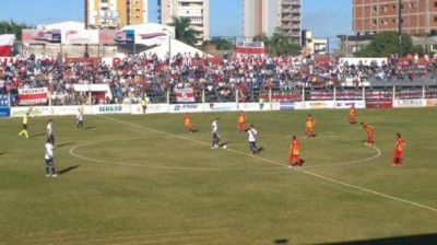 Guaran� peg� al principio y al final y gan� en Villa Sarita