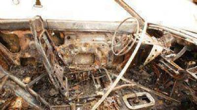 Un incendio intencional destruy� un auto
