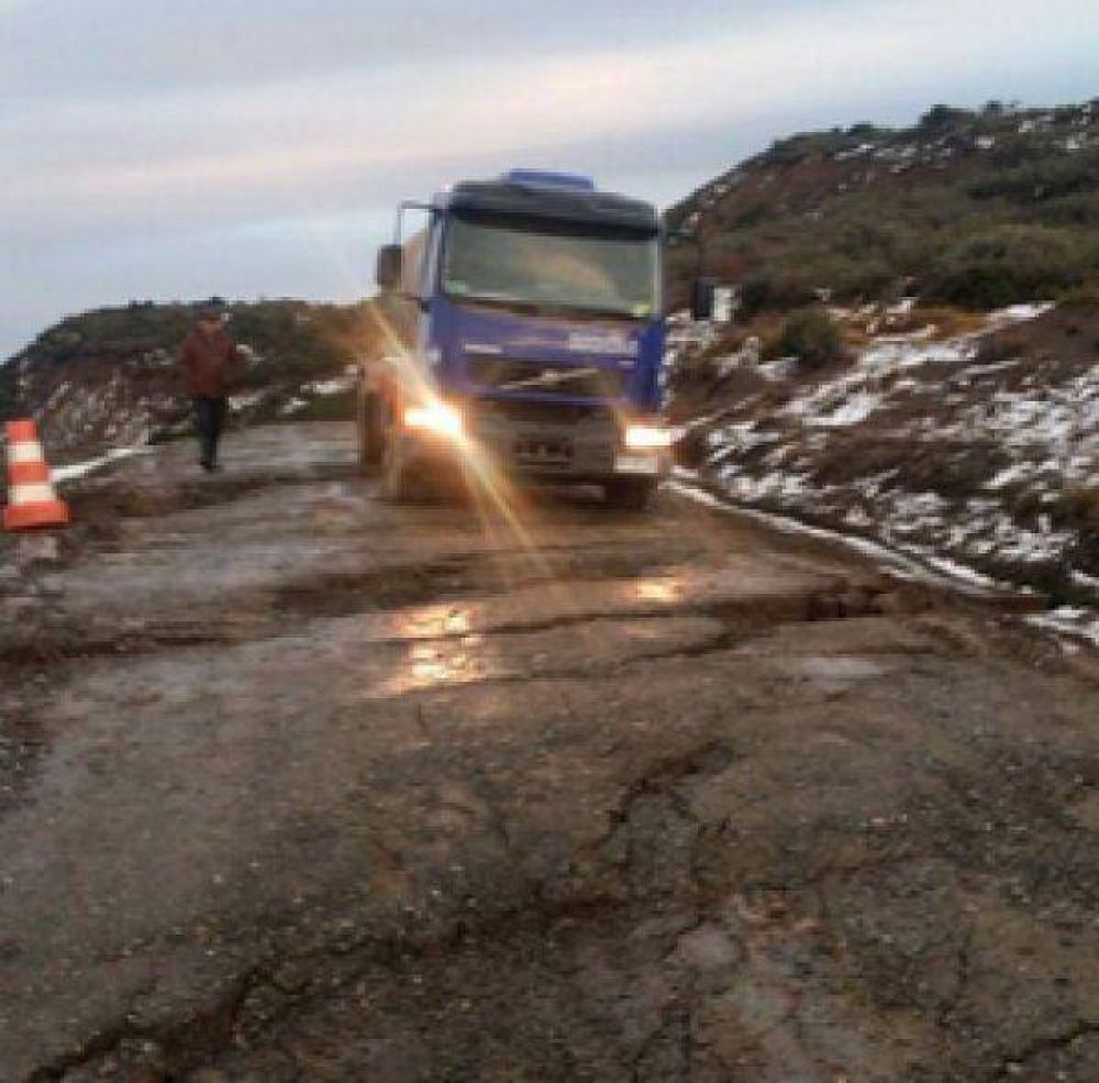 Una falla geol�gica interrumpe el tr�nsito sobre la ruta a Porvenir