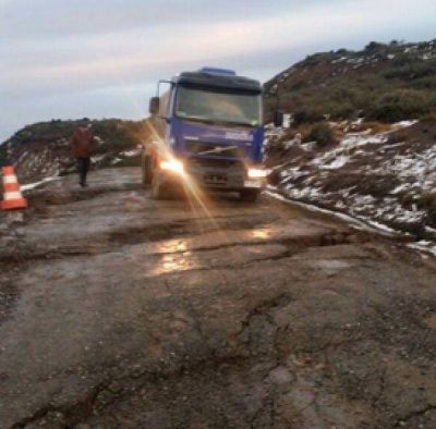 Una falla geol�gica interrumpe el tr�nsito sobre la ruta a Porvenir