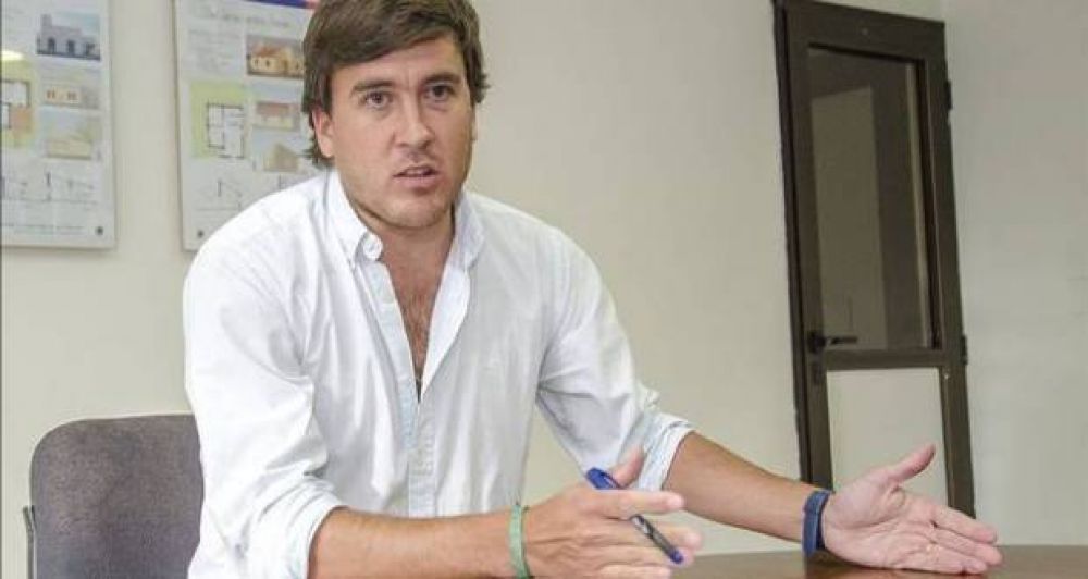 Posadas: �Ernesto S�nz le entreg� la UCR a Mauricio Macri�