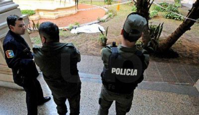 Santa Fe: fue a hacer un tr�mite y se mat� en la Casa de Gobierno