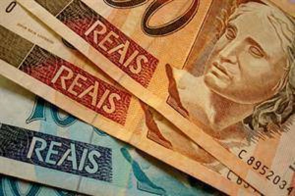 M�s tensi�n para el peso: Brasil devalu� y el real alcanz� su nivel m�s bajo en 12 a�os