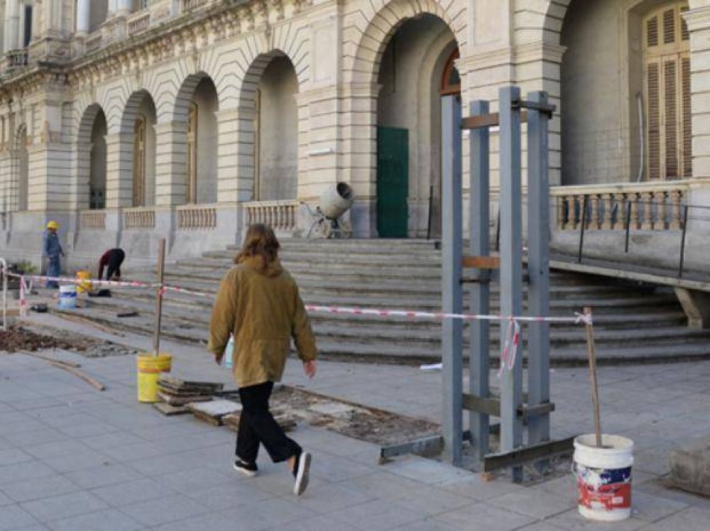 La Municipalidad paraliz� las obras para enrejar la Facultad de Derecho