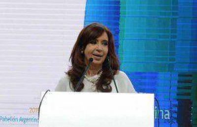 Cristina cumple reposo y us� las redes sociales para cuestionar a los medios