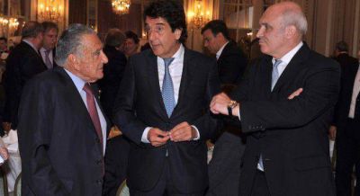 Cristina mand� a medio Gabinete a pegarle a Melconian por una cumbre que no existi�