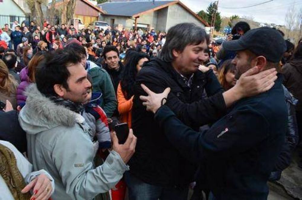 Mximo Kirchner continu su recorrida de campaa por El Calafate