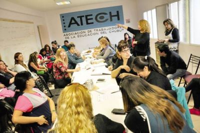 Docentes de la Regional Sur de ATECH ir�n al paro por 24 horas