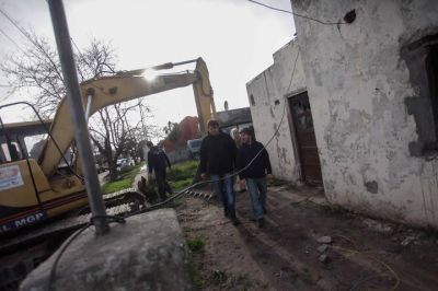 Otra construcci�n abandonada demolida