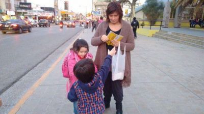 Cambiemos Chubut explica sus propuestas a los transe�ntes